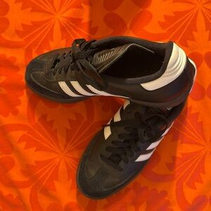 Adidas Men’s Samba
Men’s sz 7.5 US
Barely worn less than 5x
No box